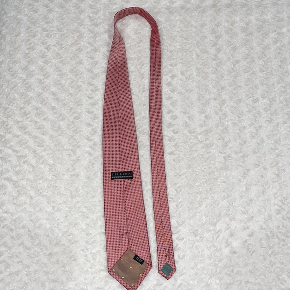 ZILLIONI COLLECTION HOLIDAY SILK TIE. Hand make 100% silk. Excellent Condition. - Picture 6 of 7